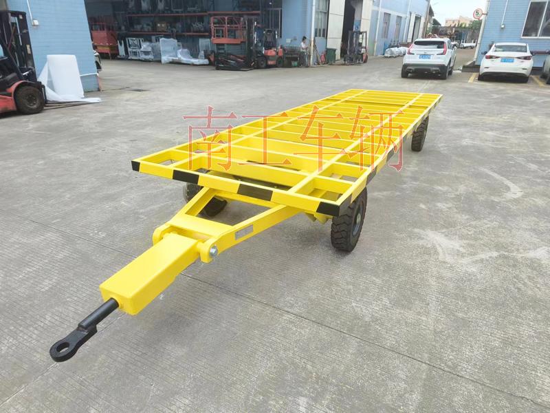 4吨骨架式平板拖车带螺纹支腿